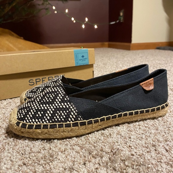 NEW Sperry Katama Cape Tribal Slip Ons - Picture 2 of 4